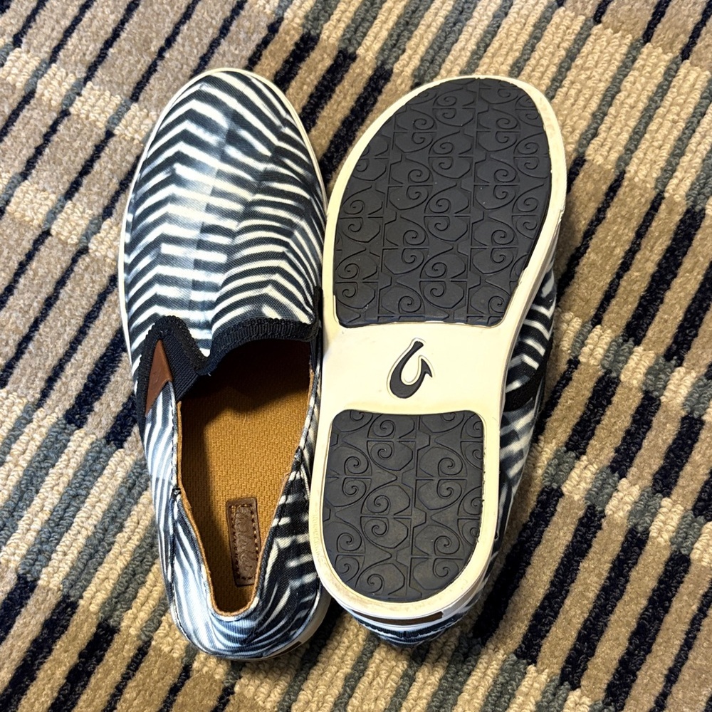 OluKai Black and White Patterned Loafers - Picture 5 of 6